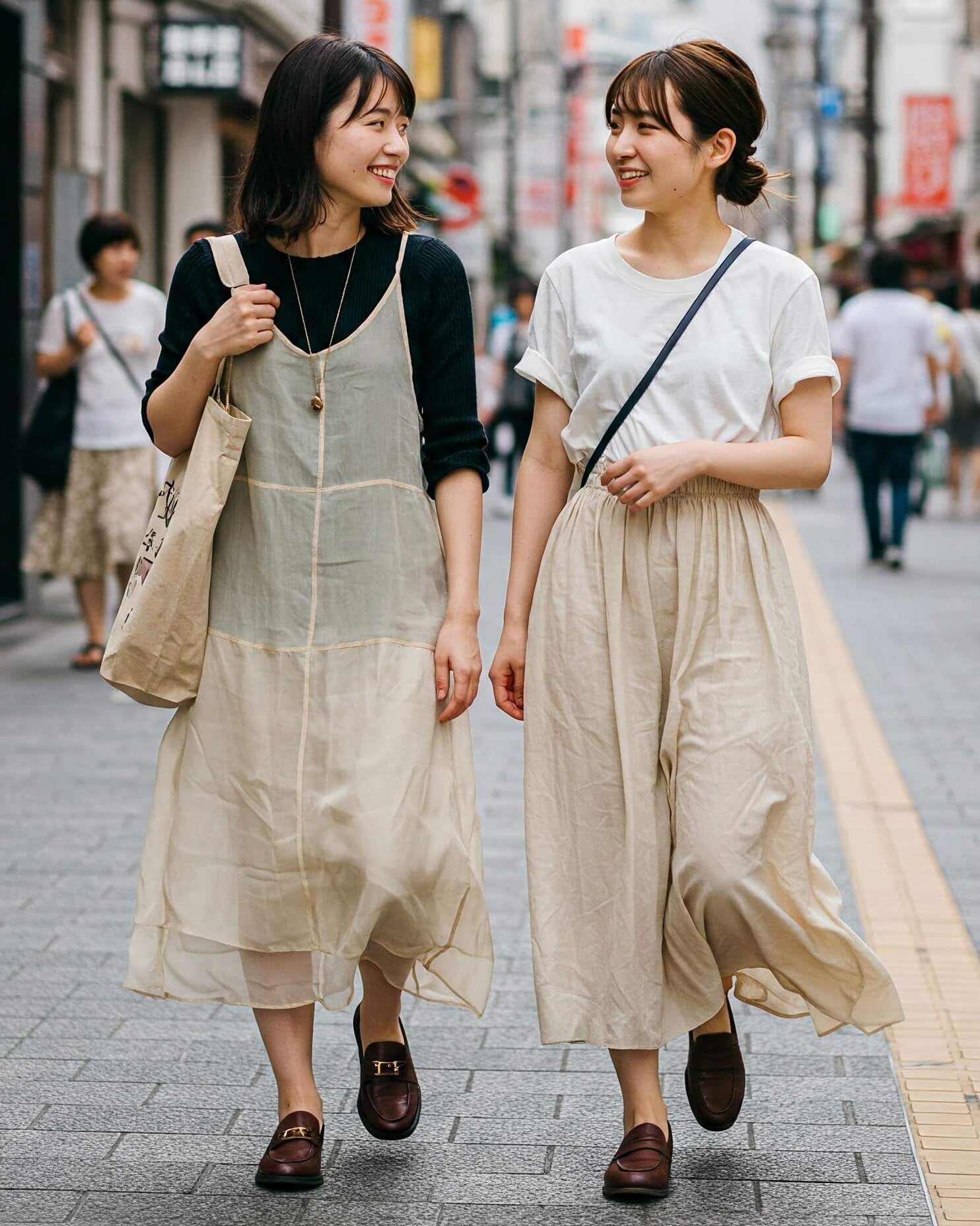 Japonské ženy ve stylových outfitech