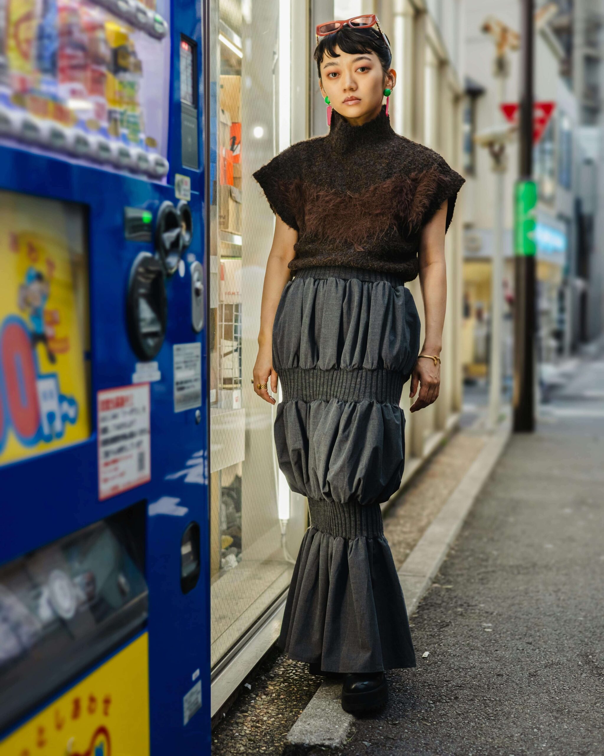 Japonská žena ve stylovém outfitu