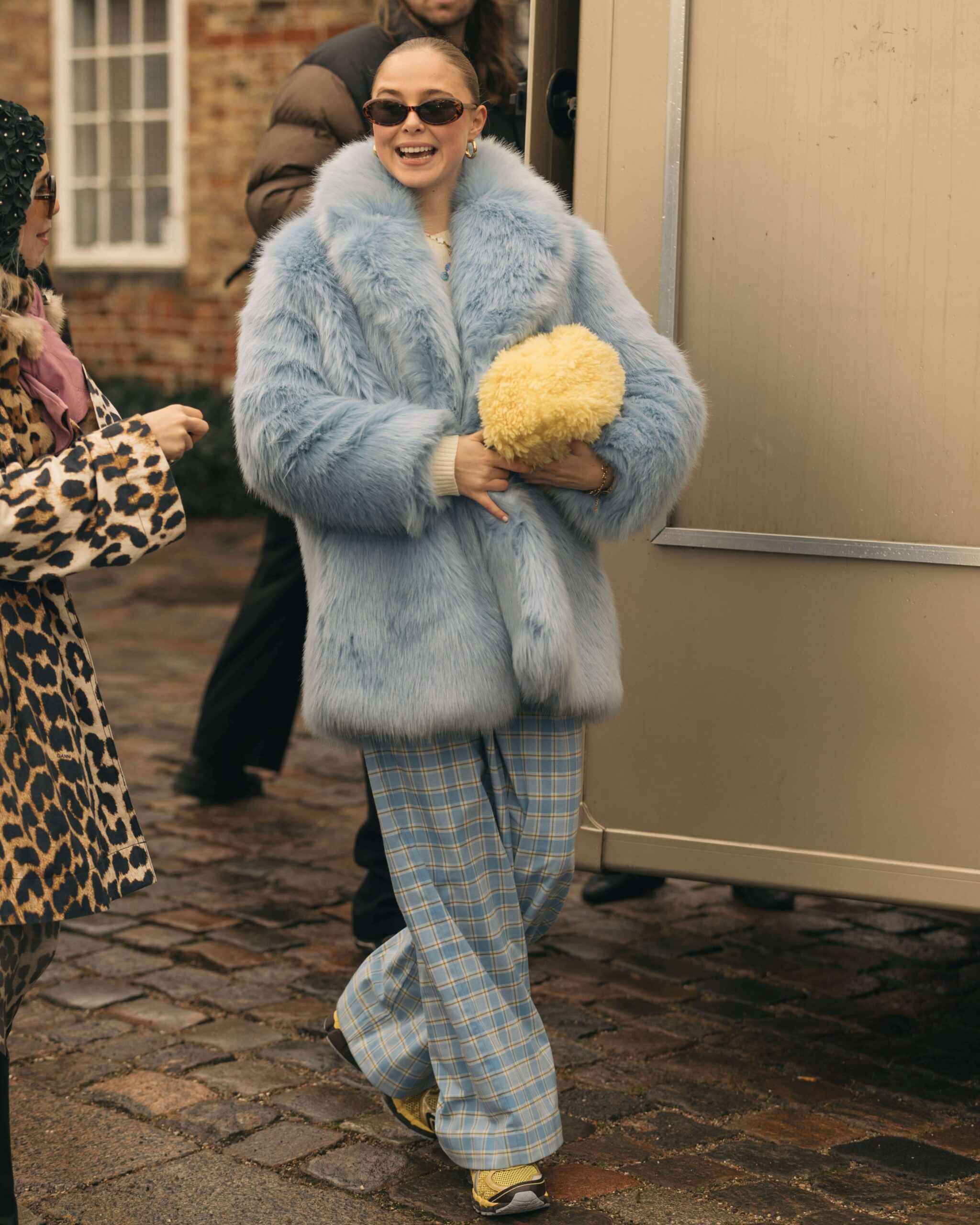 „It-girl” ve stylovém outfitu