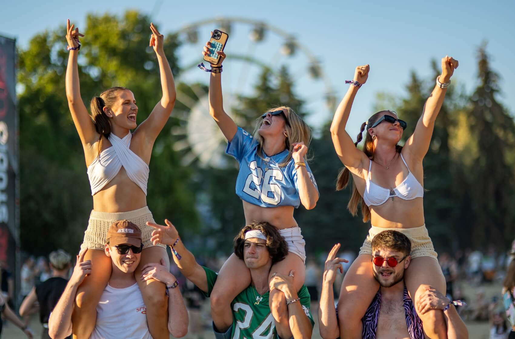 Léto plné (nejen) hudebních zážitků: Festivaly, které si letos nesmíte nechat ujít