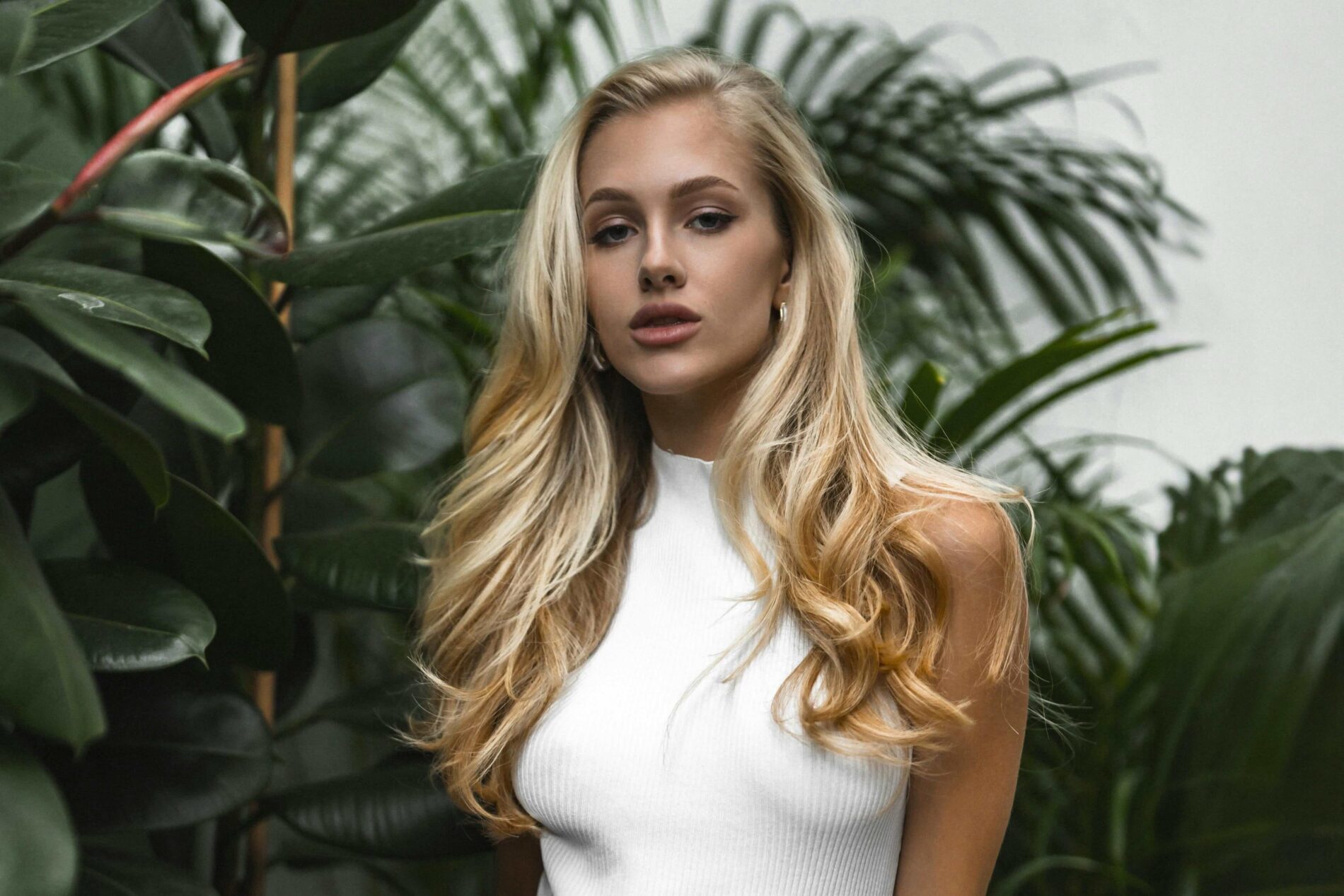 Žena s blond vlasy