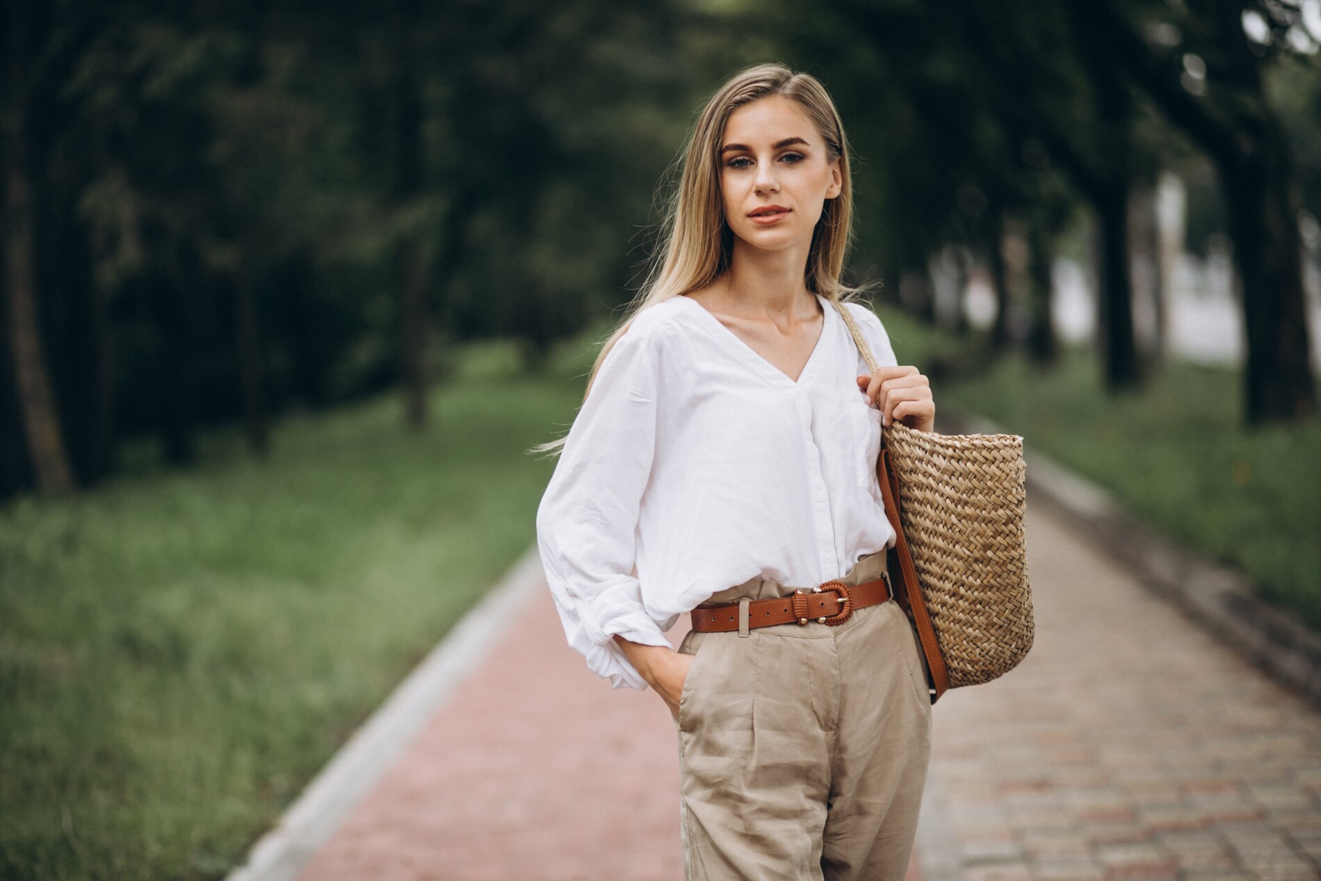 Žena v outfitu
