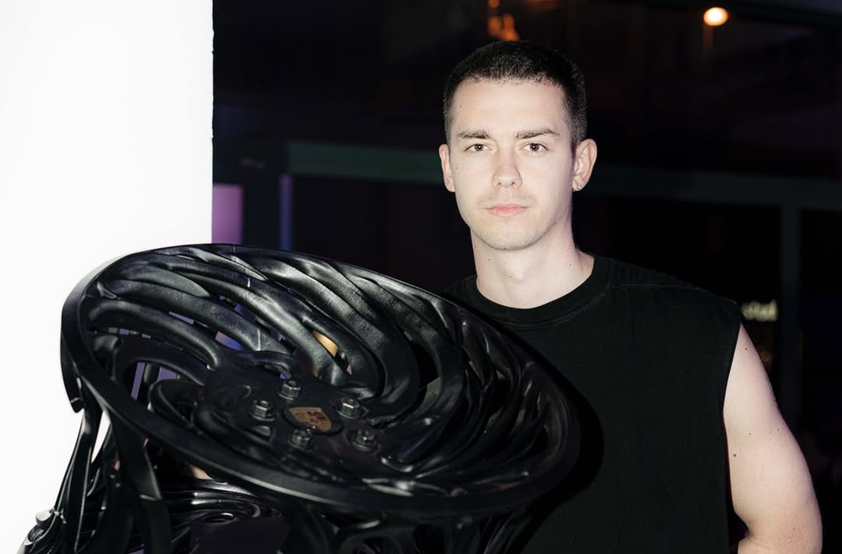 „Prezentace se hodně přesouvá do onlinu, zároveň móda zůstává módou v reálném světě,” říká o současném módním světě mladý návrhář Tobias Schubert