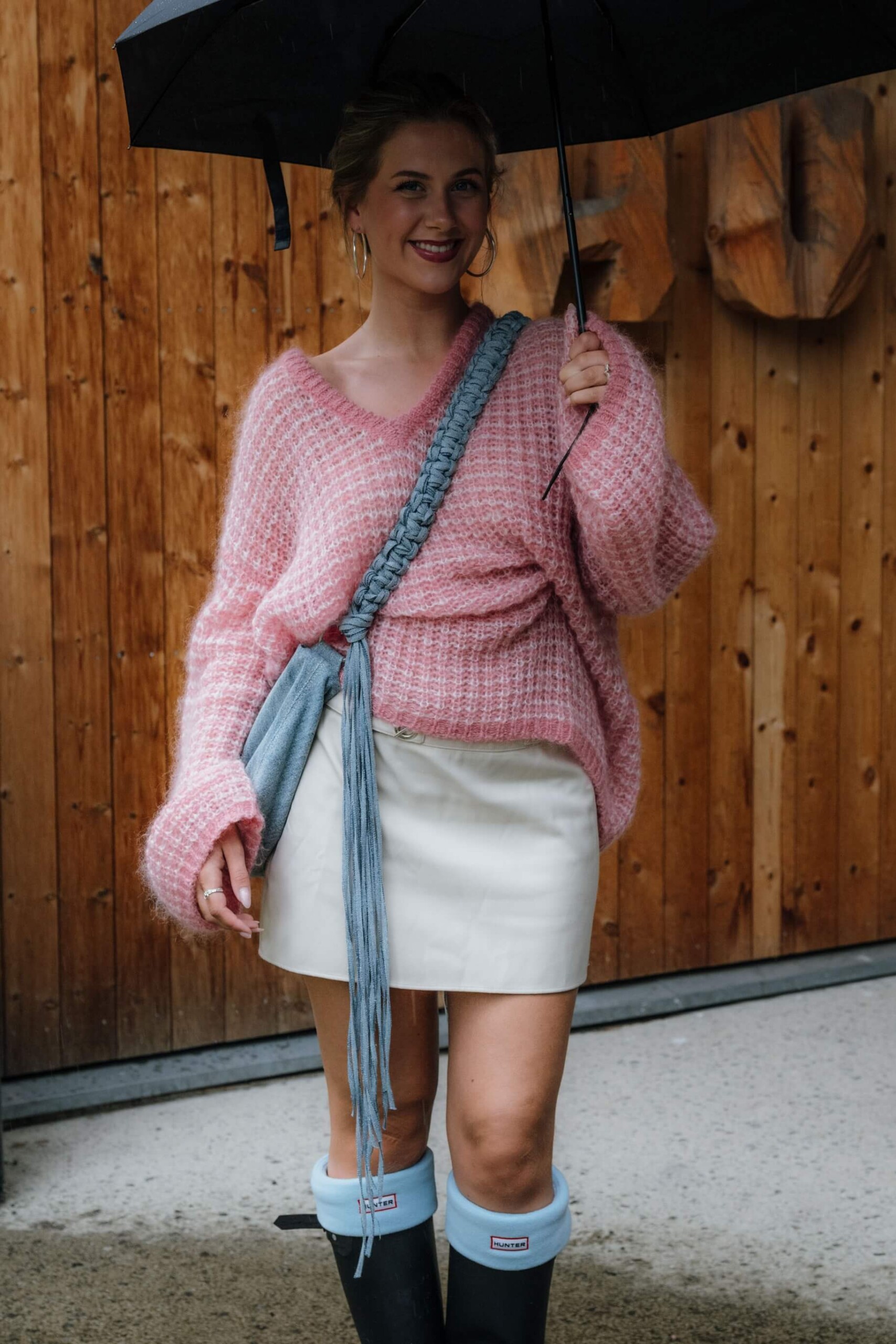 Žena v podzimním outfitu