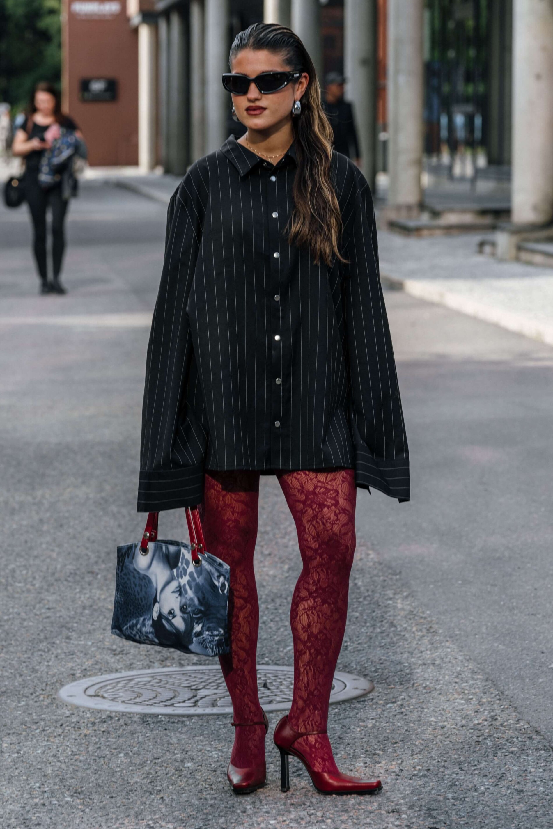 Žena v podzimním outfitu
