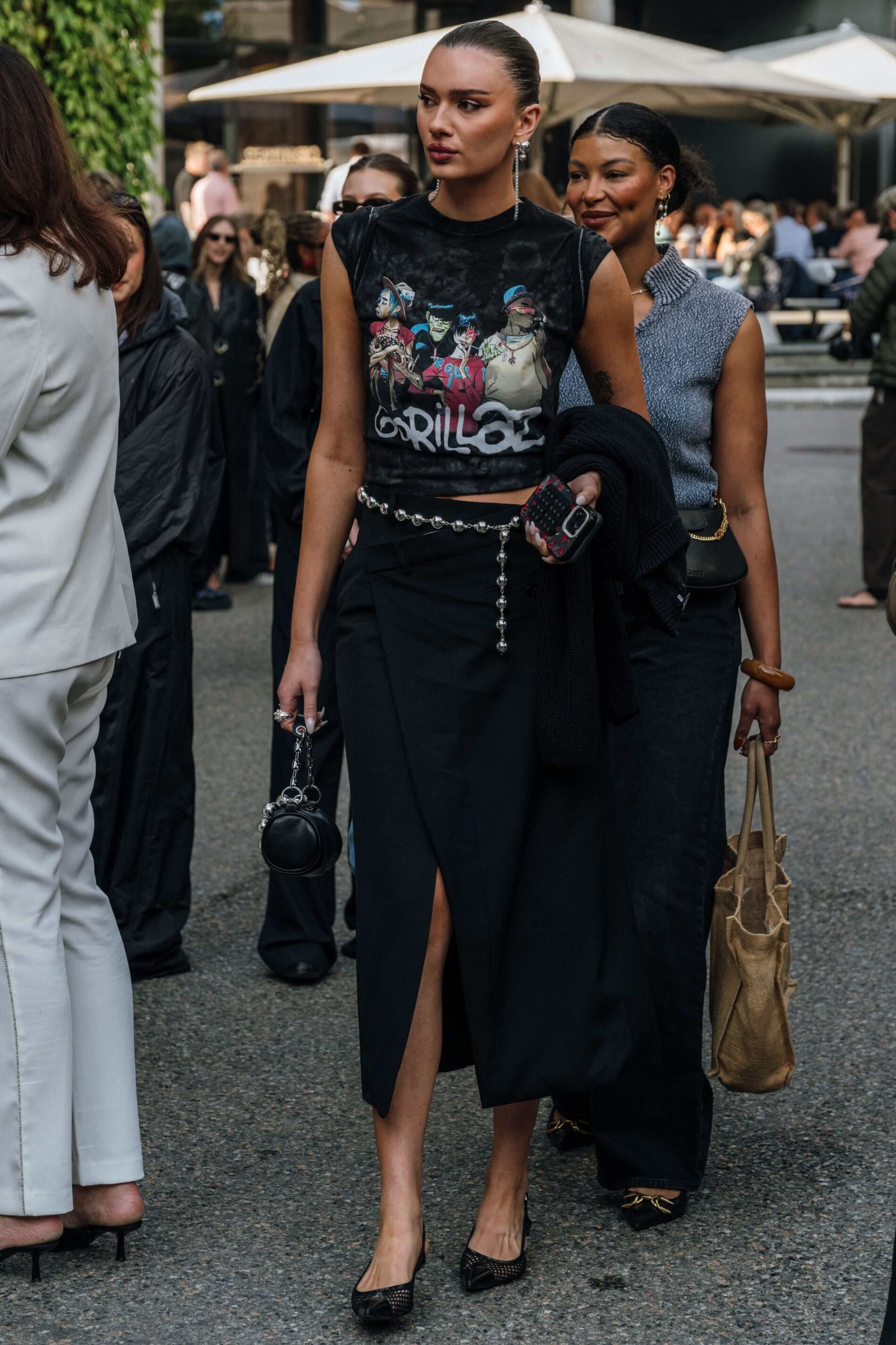 Žena v podzimním outfitu
