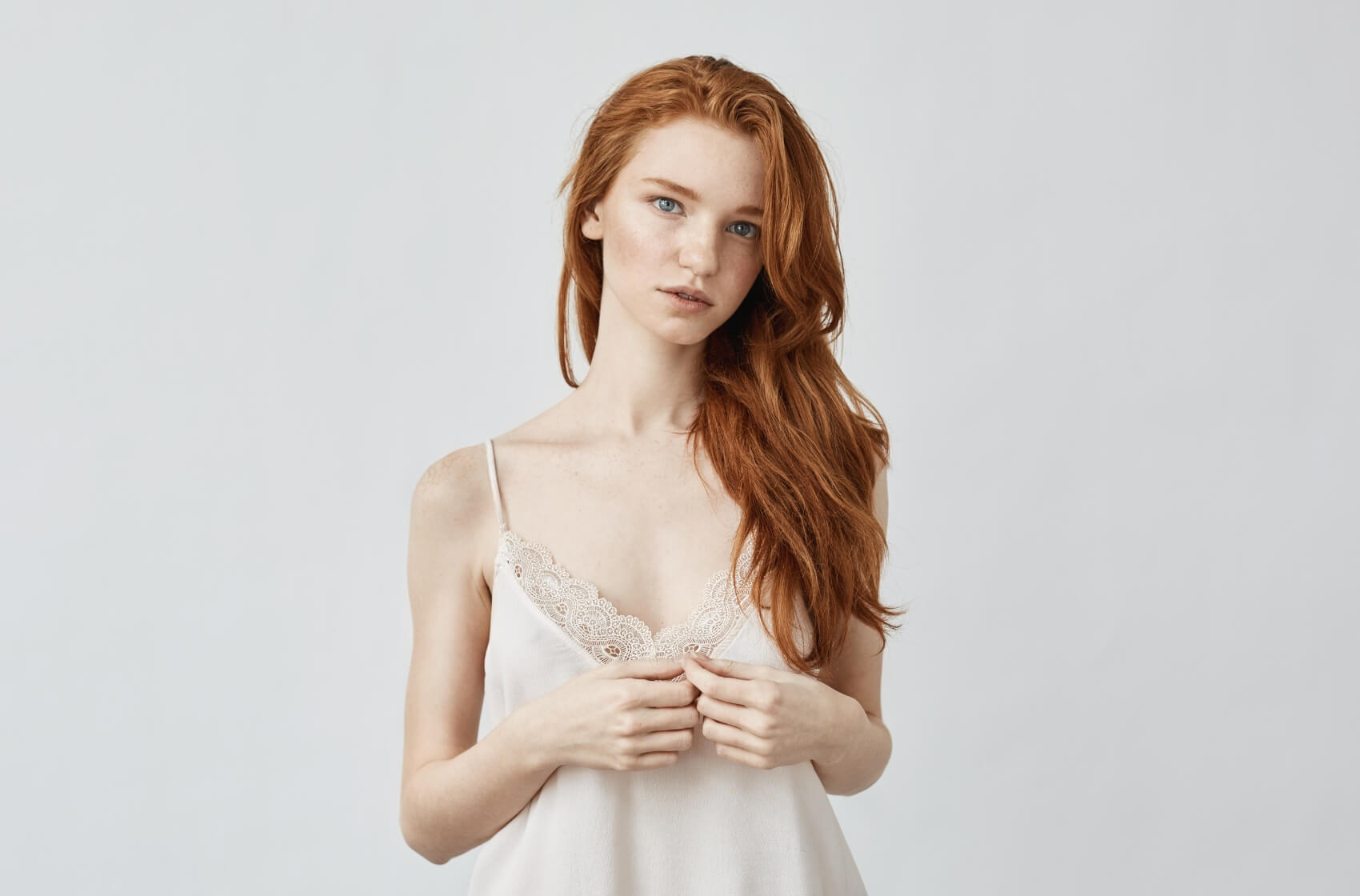 Ženy odhazují podprsenky, boří mýty a vyznávají braless trend. Podporují to i některé celebrity