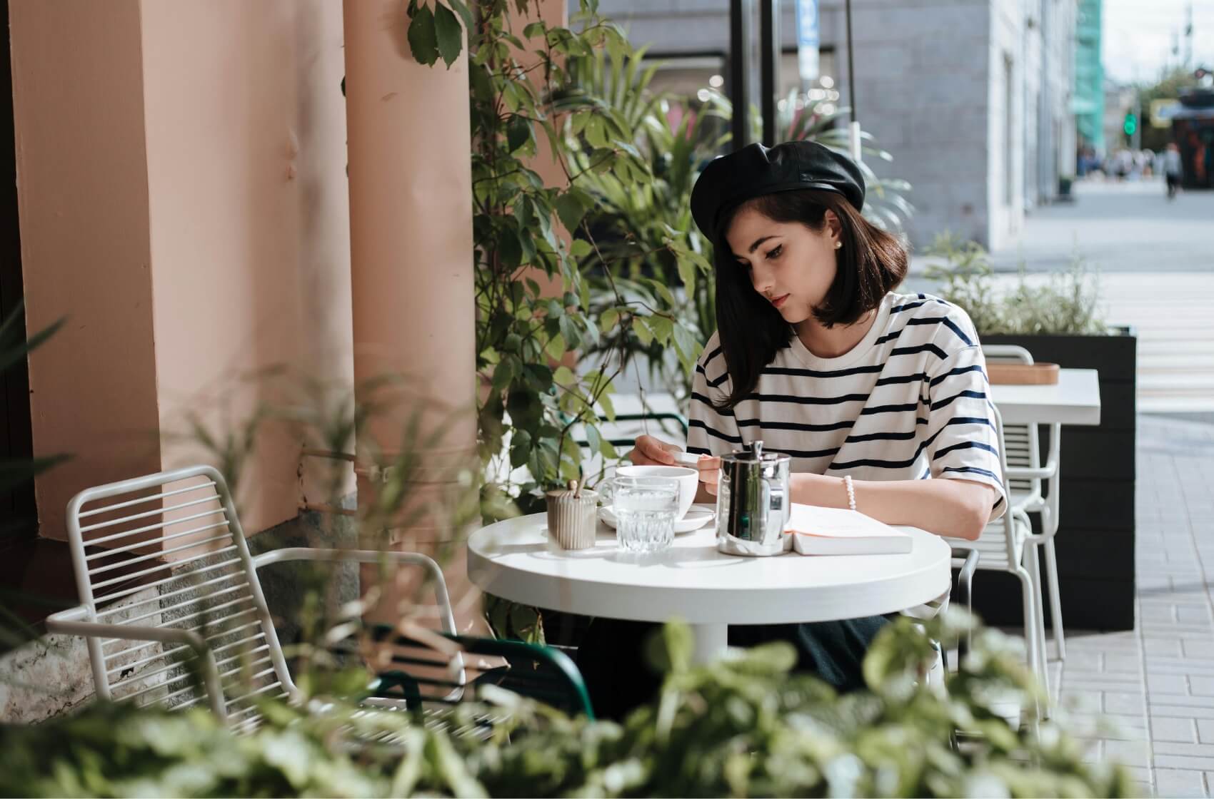 Nejen vhodné písmo v menu nebo intenzita osvětlení: Odhalte marketingové triky a neviditelnou psychologii v restauracích
