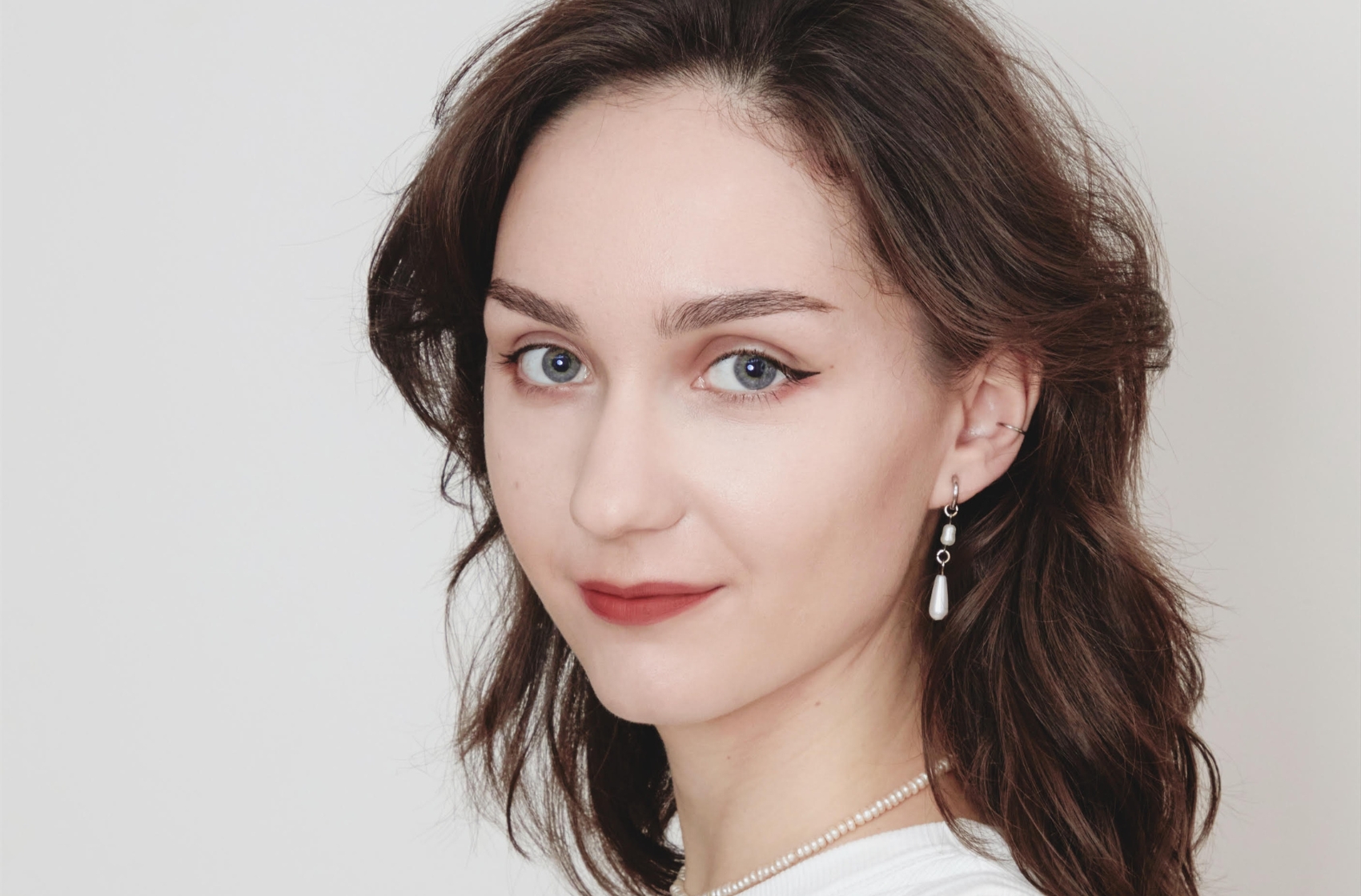 „Lokální móda šitá v etických podmínkách nemůže cenově soutěžit s fast fashion řetězci,” přiznává mladá česká návrhářka Žofie Soldánová