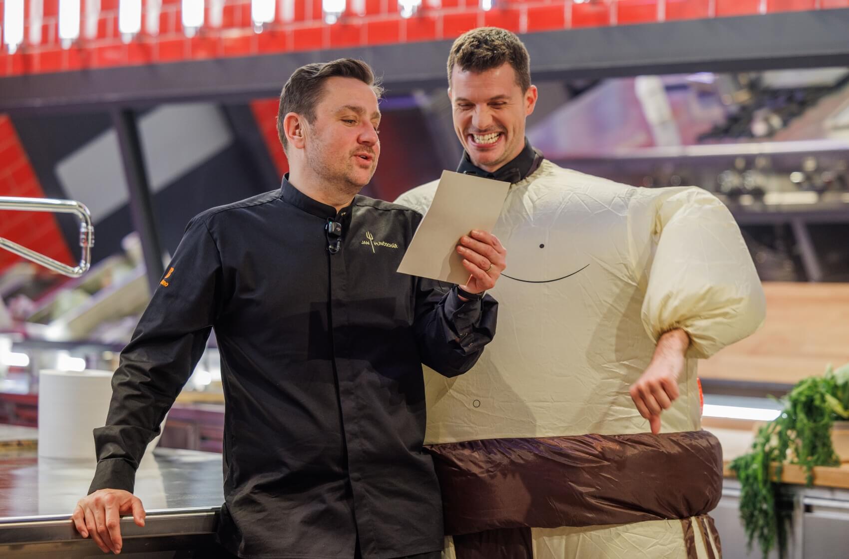 Dvanáctý díl Hell’s Kitchen Česko přinesl emotikonovou výzvu, fúzi i popáleniny