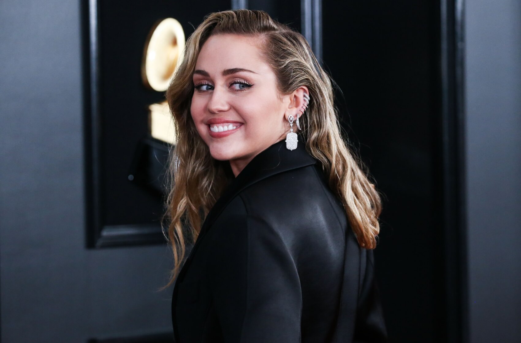 Novinky ze světa celebrit: Ed Sheeran vtrhnul na Netflix, Ewa Farna vyprodala Eden a další česká zpěvačka míří do O2 areny