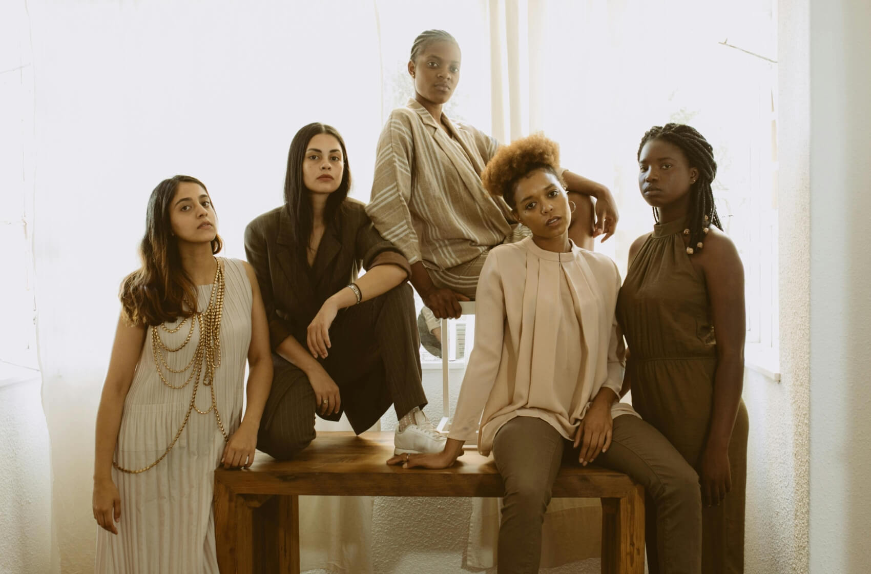 Veganství proniká i do našich šatníků, veganská móda ale není automaticky udržitelná