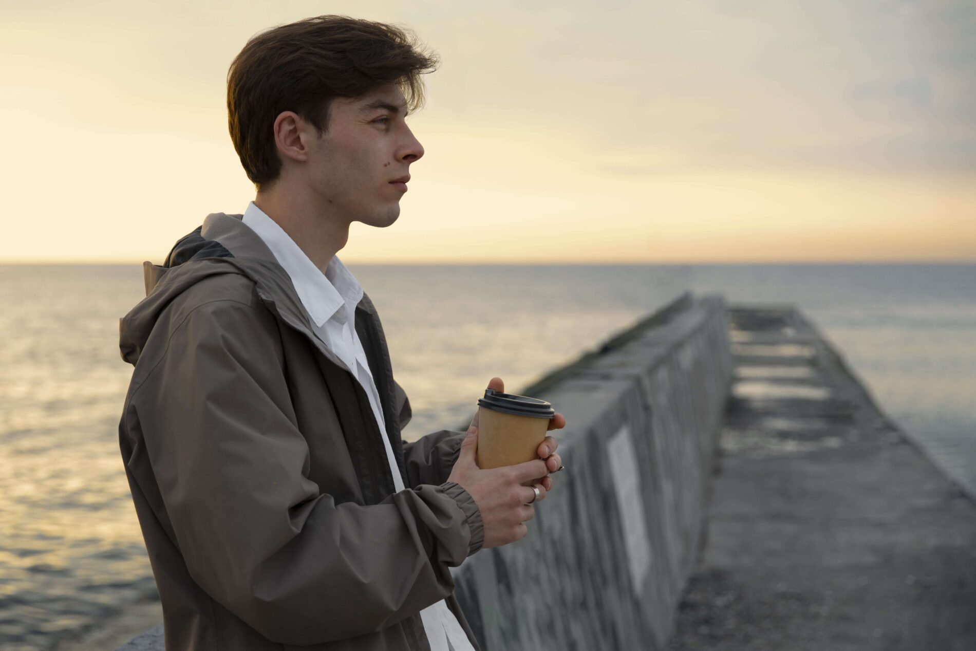 Osamělý muž na pláži