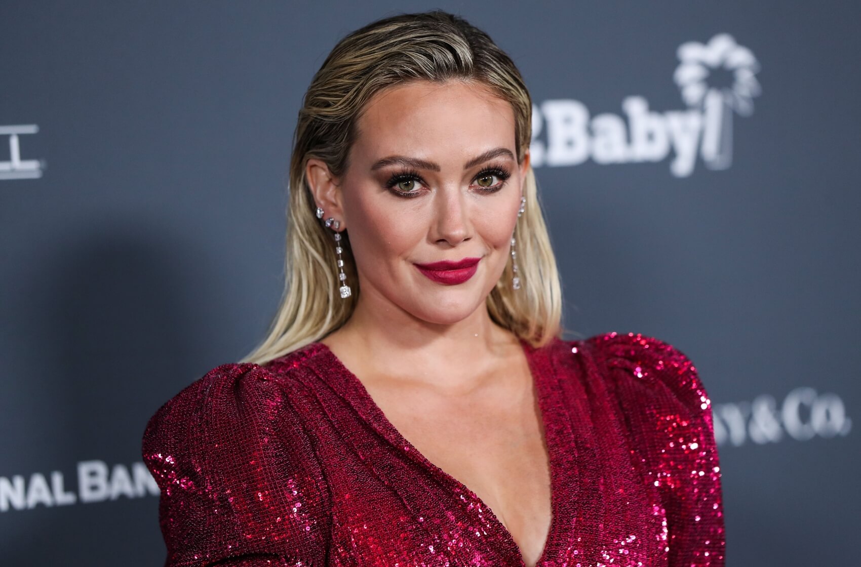 Jak šel čas se stylem Hilary Duff: Od královny Y2K po ikonu moderního minimalismu