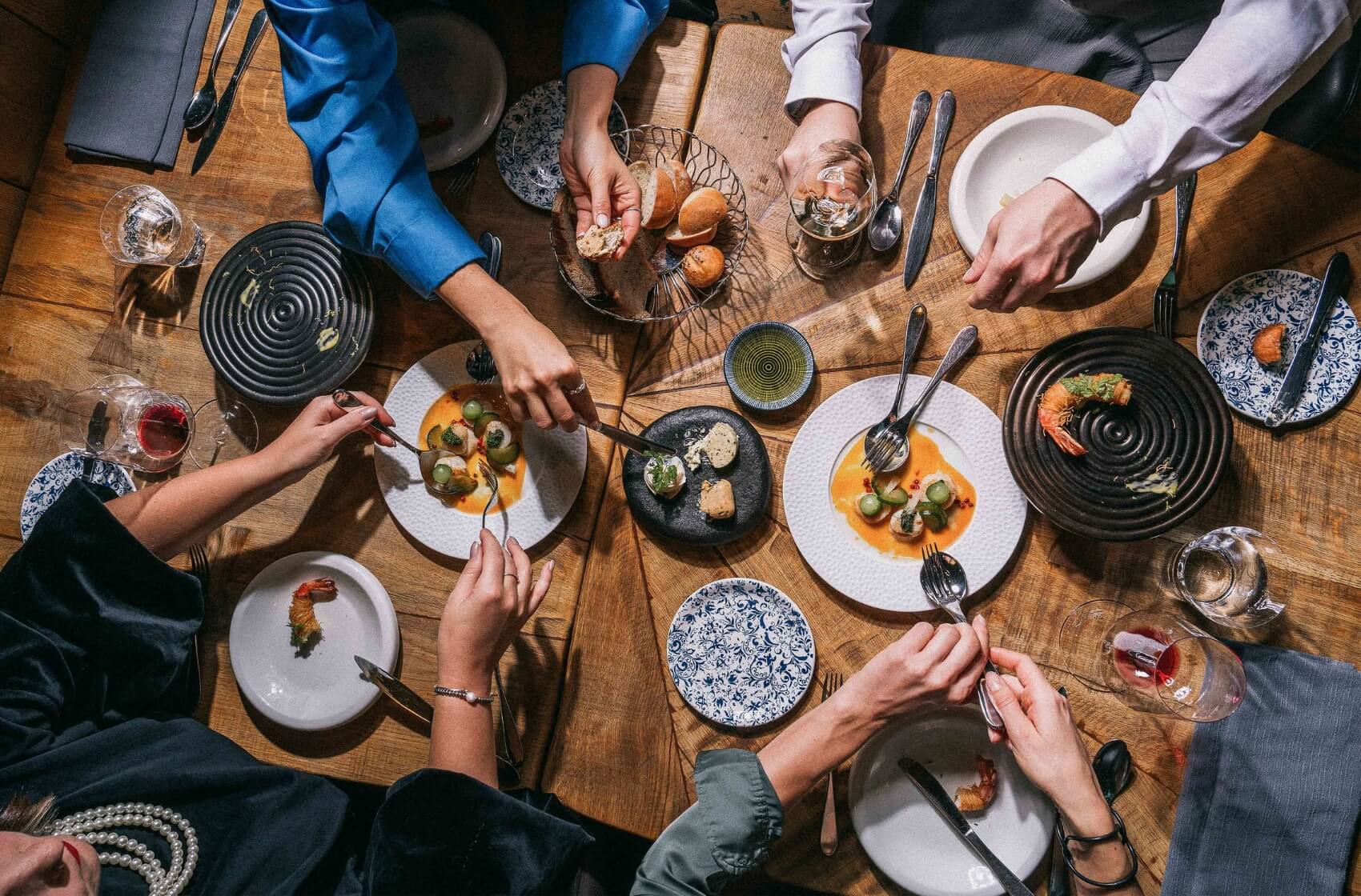 Nejen Šnycl a Stůl Jana Punčocháře: 9 restaurací, jejichž návštěvu byste si v roce 2026 neměli nechat ujít