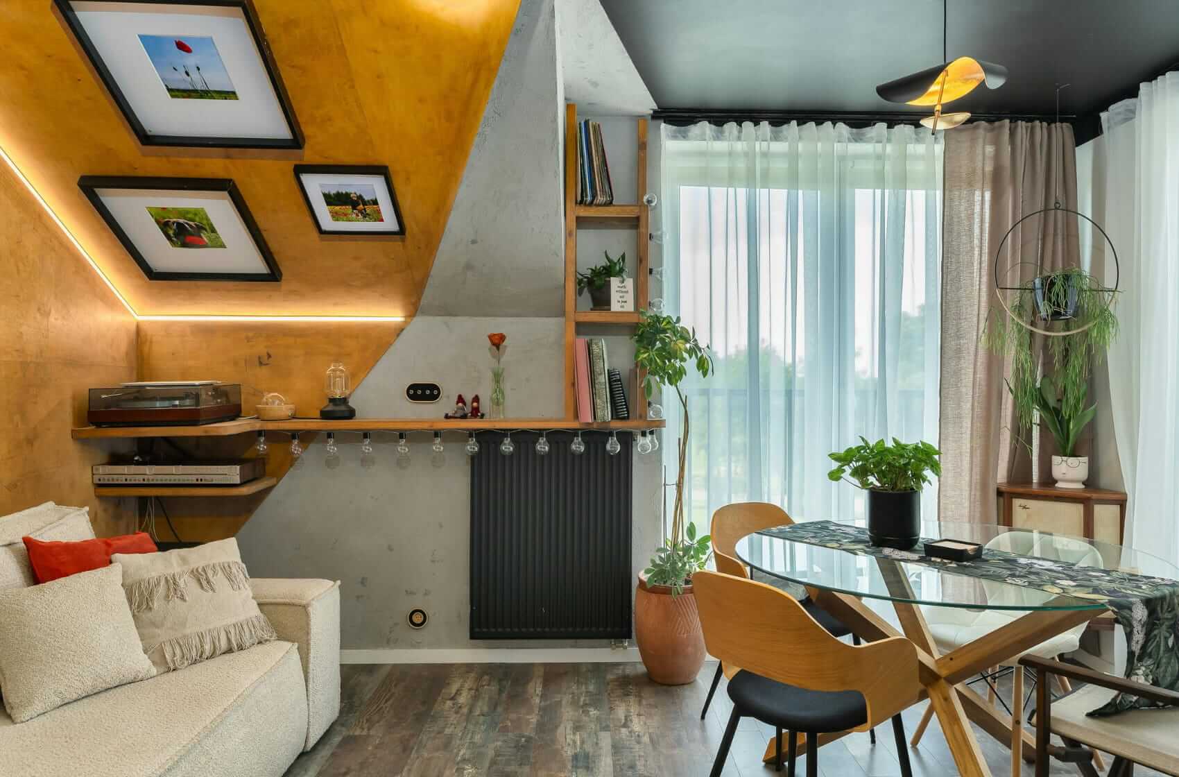 Zapomeňte na minimalismus i maximalismus: Do popředí se dostává interiérový trend, který konečně dává smysl