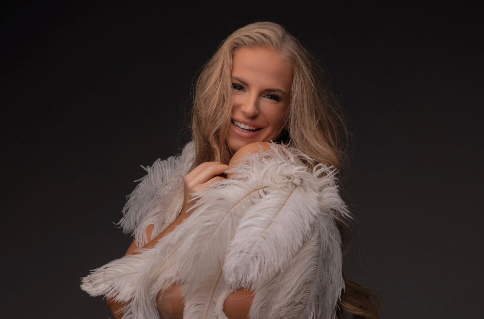 „Nikdy by mě nenapadlo, kolik můj Instagram vyvolá spekulací a lží. Život ve zlaté kleci byl jedna z největších lekcí,” říká Tereza Wiederová z Bachelor Česko