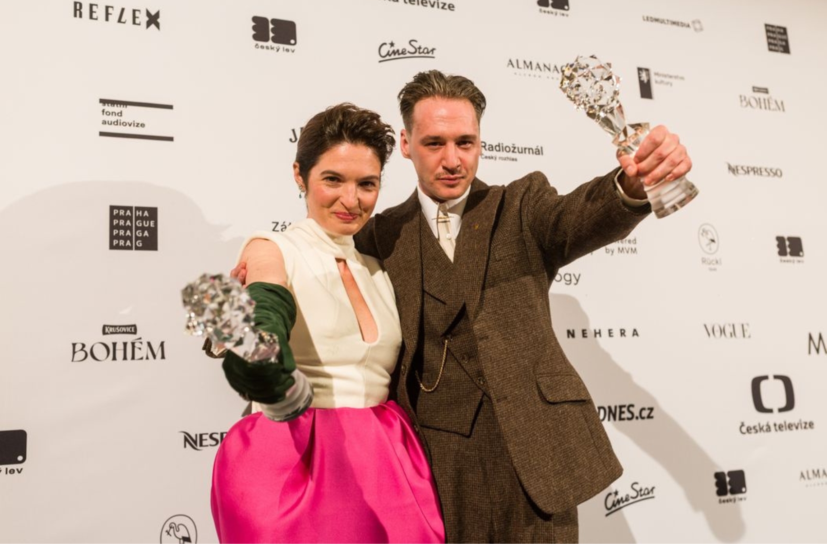 Český lev 2026 ve znamení elegance i módních přešlapů: Prohlédněte si outfity tuzemských filmových hvězd