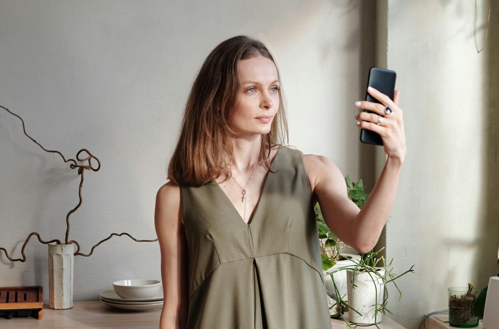 Sociální sítě mění vnímání krásy: Výzkumy ukazují nejen to, že se více než 60 % žen cítí méně dokonalé kvůli online trendům