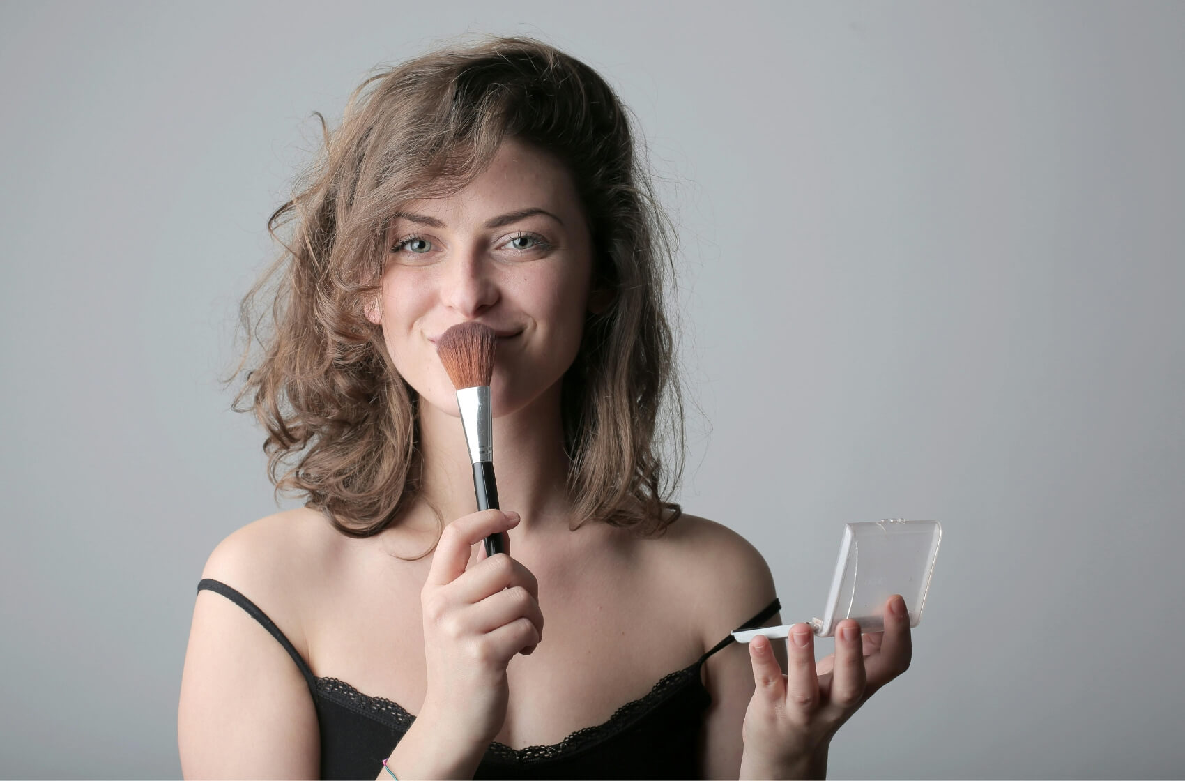 Tvářenka, která dává smysl: Odhalte tajemství dokonalého odstínu pro svou pleť