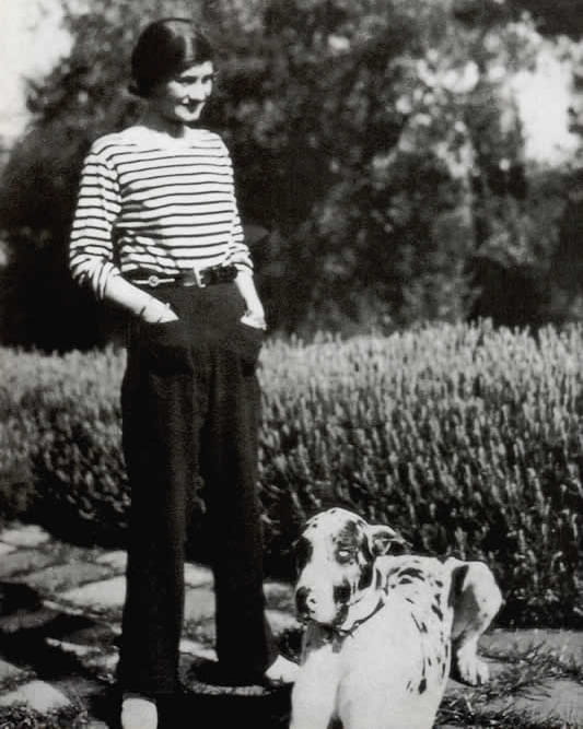 Coco Chanel v marinière 